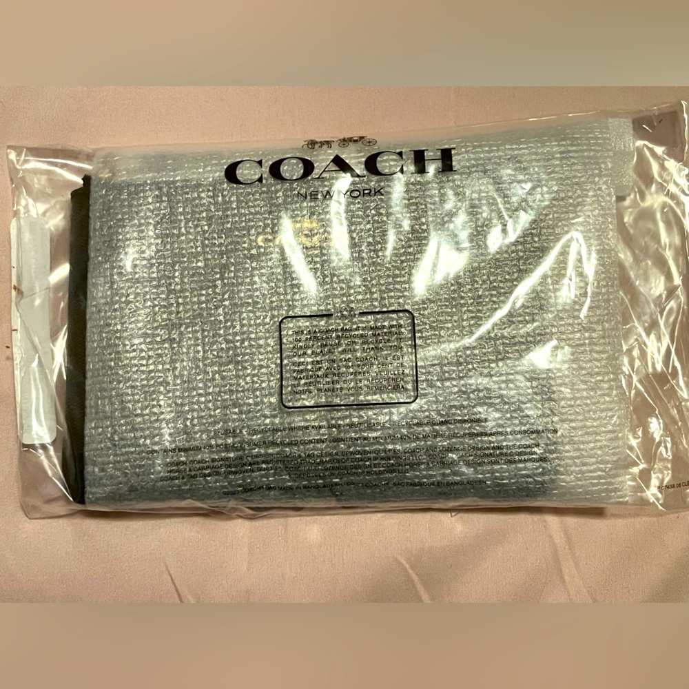 NWT COACH ZIP WRISTLET Wallet - Picture 5 of 5